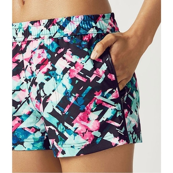Fabletics Women's Eloise Shorts Beta Geo Print Floral Zipper Pockets Size M - Picture 8 of 9